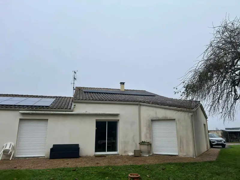 Installation panneaux solaires 9 kWc - Villa à Tresses